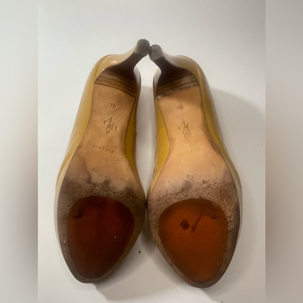 Cole Haan Beige Patent Leather Air Heels Pumps Womens Size 7B Mustard - Picture 6 of 12